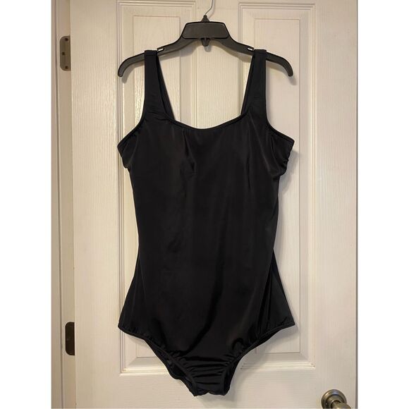 Lands End Women’s One-Piece Swimsuit Sz 18L Built in Bra Black - Picture 1 of 12